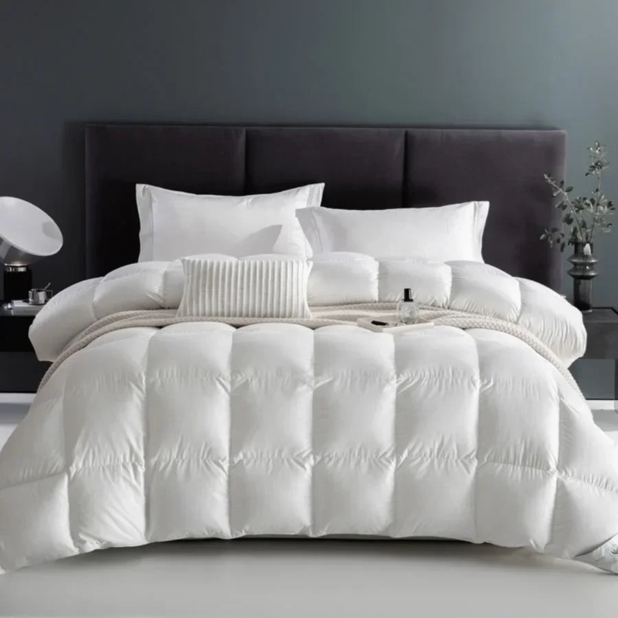 Couette en Duvet d’Oie Blanche – Luxe et Confort pour Toutes les Saisons