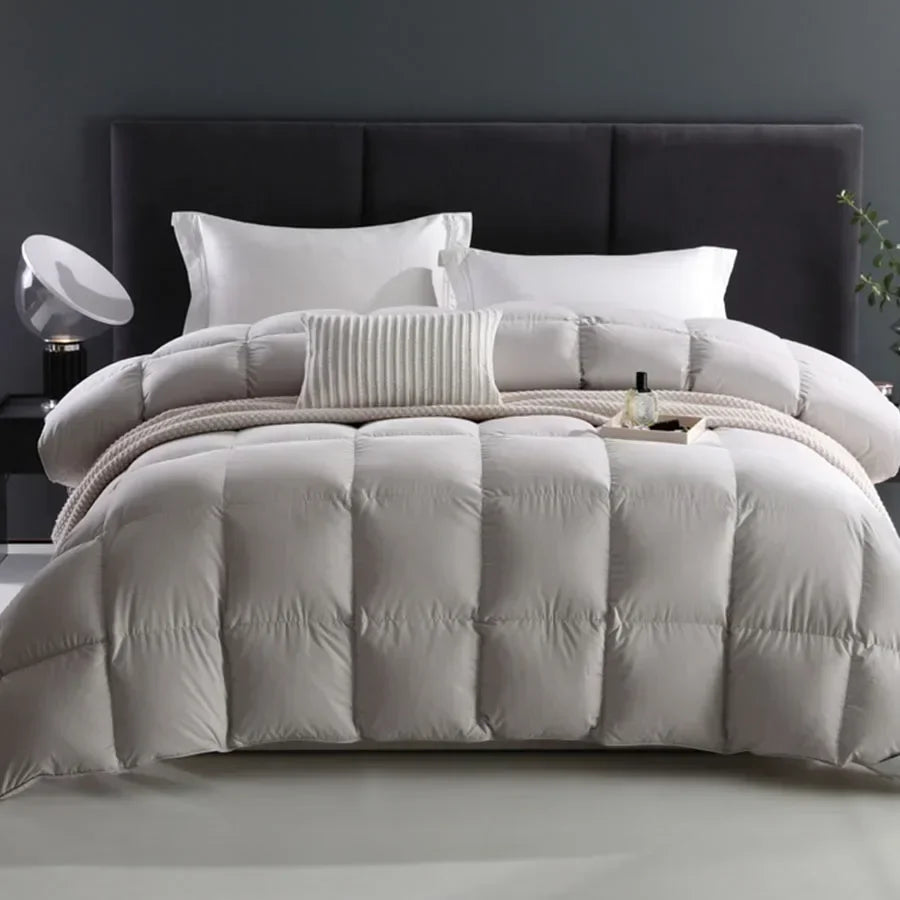 Couette en Duvet d’Oie Blanche – Luxe et Confort pour Toutes les Saisons