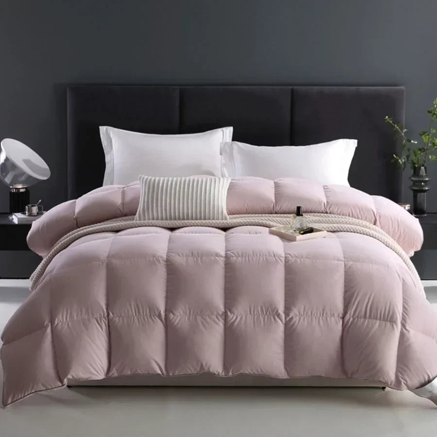 Couette en Duvet d’Oie Blanche – Luxe et Confort pour Toutes les Saisons